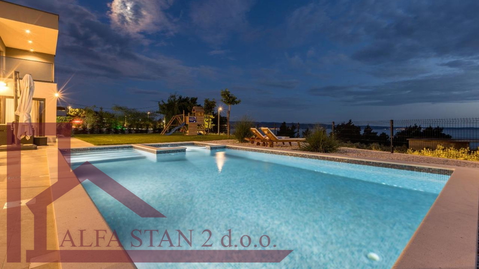 Zu verkaufen&colon; Luxuri&ouml;se Villa mit Pool und Meerblick &ndash; Podstrana&comma; Split