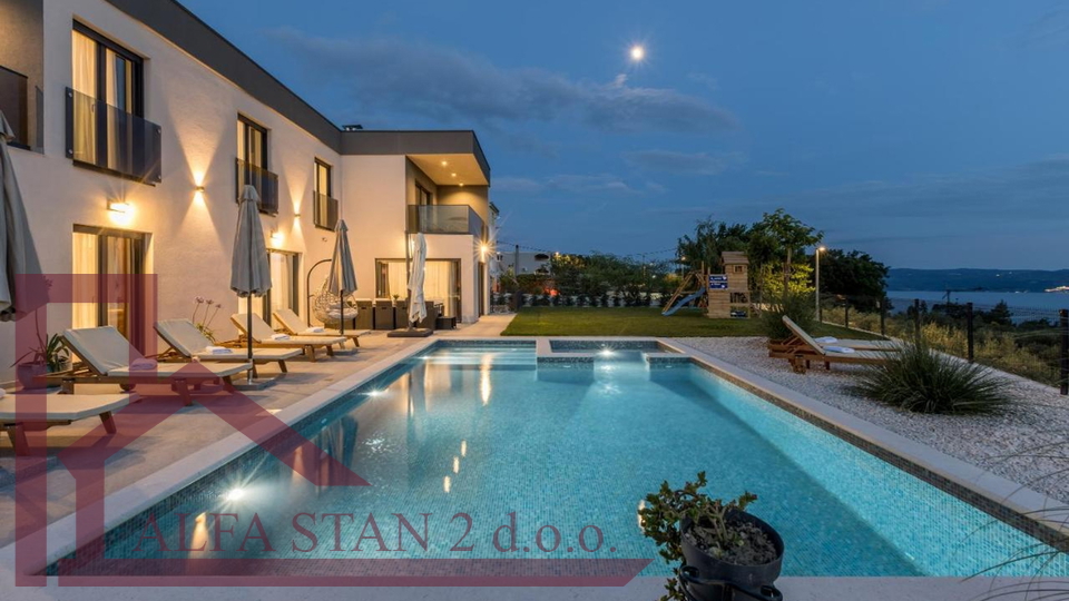 Zu verkaufen&colon; Luxuri&ouml;se Villa mit Pool und Meerblick &ndash; Podstrana&comma; Split