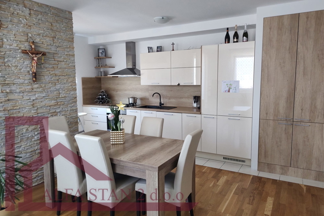 Spliot, Kila, Furnished two-bedroom apartment 79m2