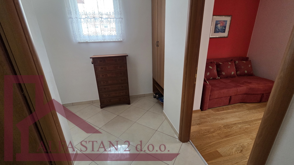 Dvosoban stan za najam &ndash; Podstrana&comma; Stro&zcaron;anac &lpar;100 m od pla&zcaron;e&rpar;