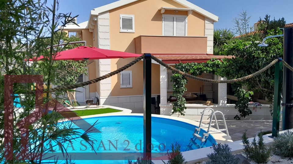 House&comma; 162 m2&comma; For Sale&comma; Okrug - Okrug Gornji