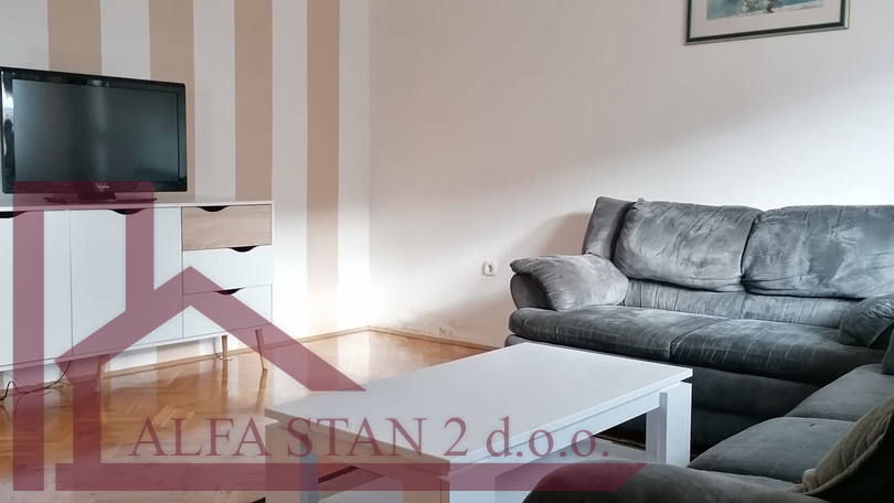 Solin&comma; ku&cacute;a sa dva  stana po 80 m2