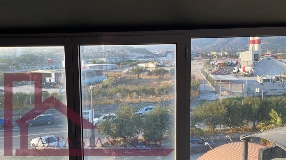 NAJAM POSLOVNOG PROSTORA - PLANO, TROGIR