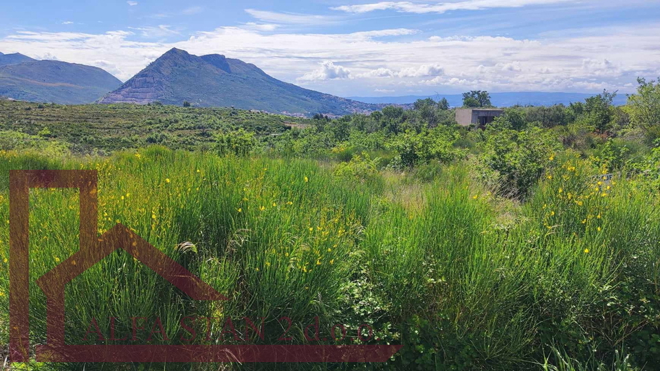 Prodaja gra&dstrok;evinskog zemlji&scaron;ta Mravince&comma; Solin