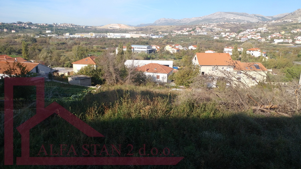 Terreno in pendenza con vista aperta, 824m2