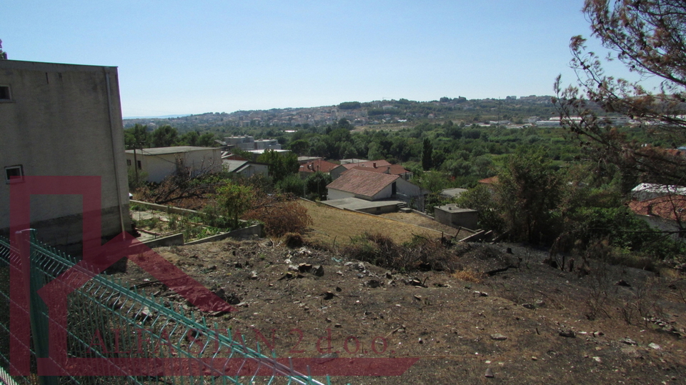 Terreno in pendenza con vista aperta, 824m2