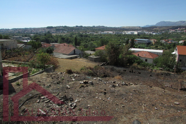 Terreno in pendenza con vista aperta, 824m2