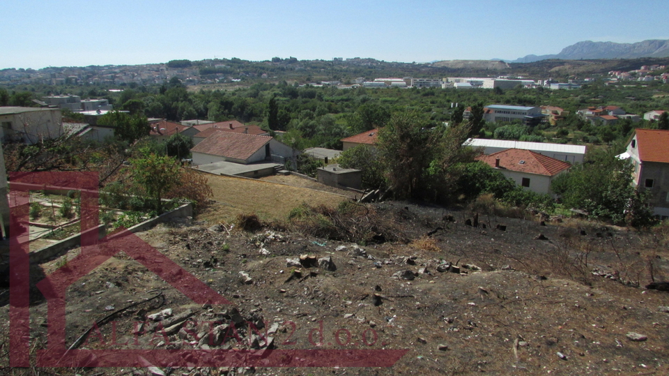 Terreno in pendenza con vista aperta, 824m2