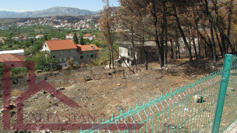 Terreno in pendenza con vista aperta, 824m2