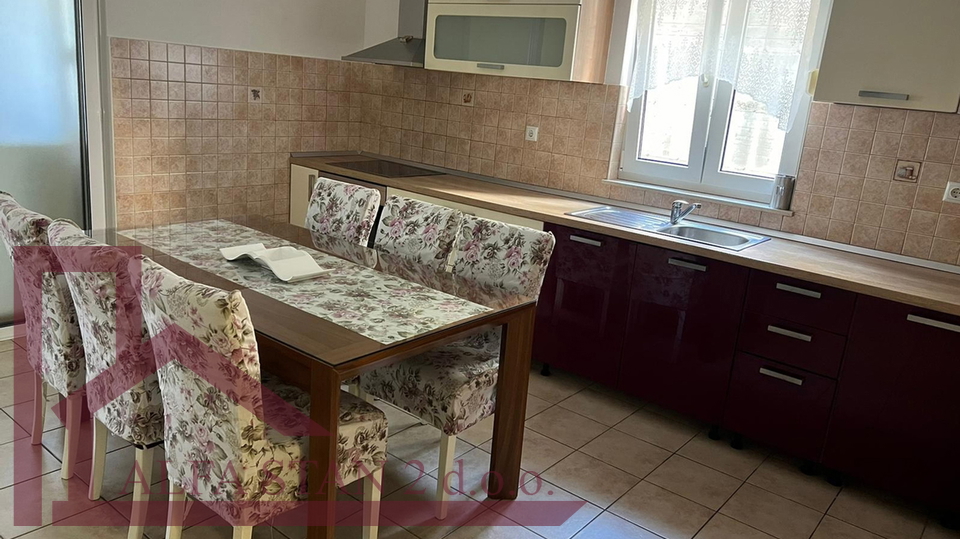 Long-term rent of a one-room apartment - center of Makarska