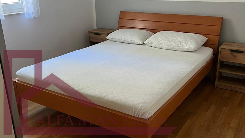 Long-term rent of a one-room apartment - center of Makarska