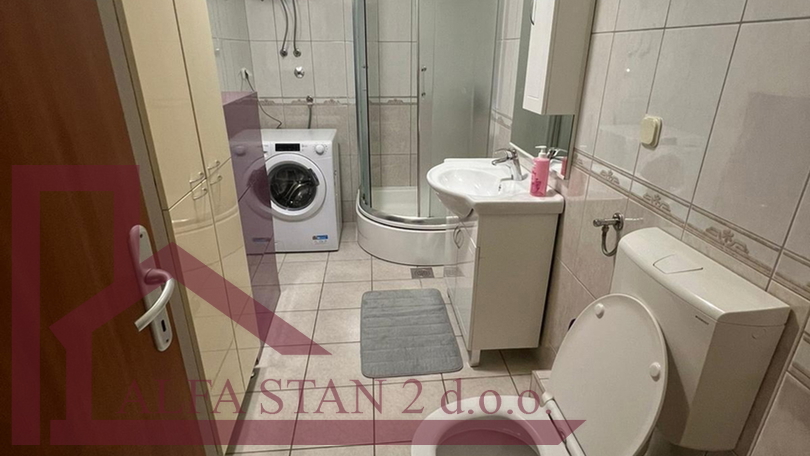 Long-term rent of a one-room apartment - center of Makarska