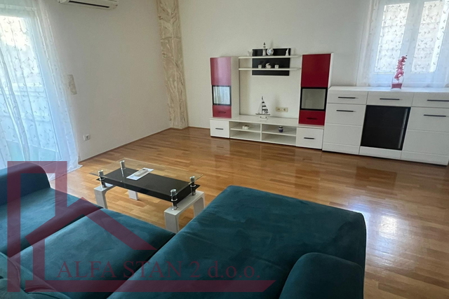 Long-term rent of a one-room apartment - center of Makarska