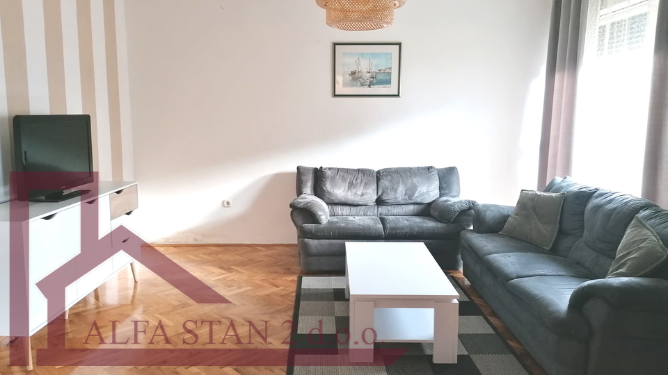 Solin&comma; ku&cacute;a sa dva  stana po 80 m2