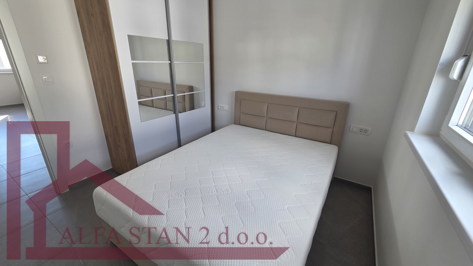 Trogir&comma; prvo useljenje&comma; dugoro&ccaron;ni najam dvosobnog stana