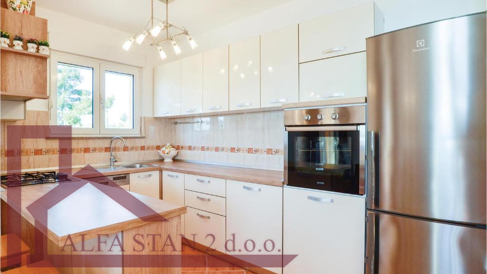 Haus, 522 m2, Verkauf, Podstrana