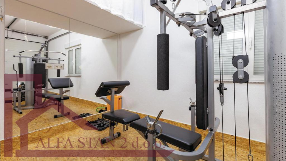 Haus, 522 m2, Verkauf, Podstrana