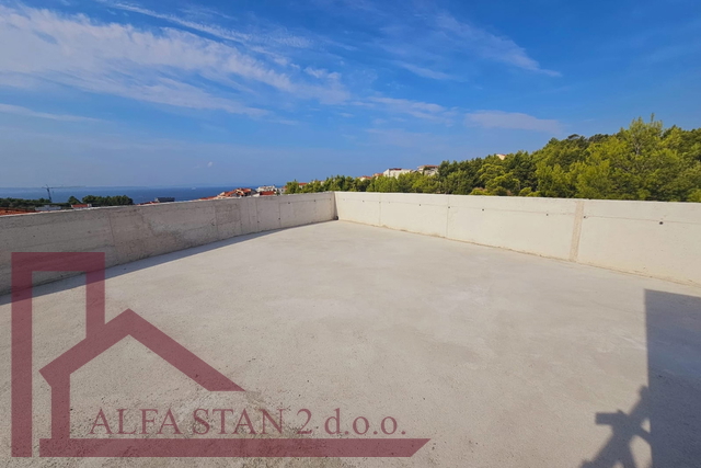 Podstrana, Grljevac, Wohnung 3Z+DB + Terrasse + Abstellraum + 2 Garagenstellplätze