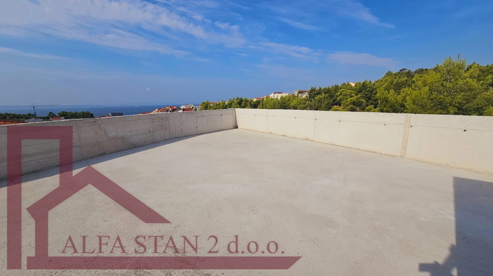 Podstrana, Grljevac, Apartment 3 rooms + dining room + terrace + storage + 2 garage parking spaces