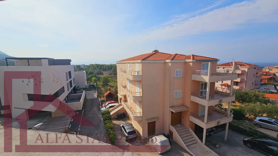Podstrana, Grljevac, Apartment 3 bedrooms + dining room + terrace + 2 garage parking spaces