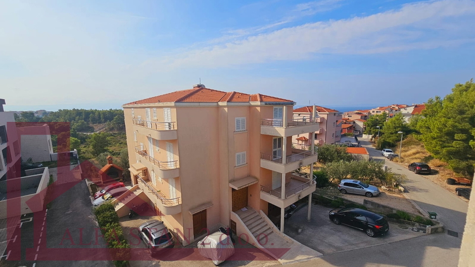 Podstrana, Grljevac, Apartment 3 bedrooms + dining room + terrace + 2 garage parking spaces