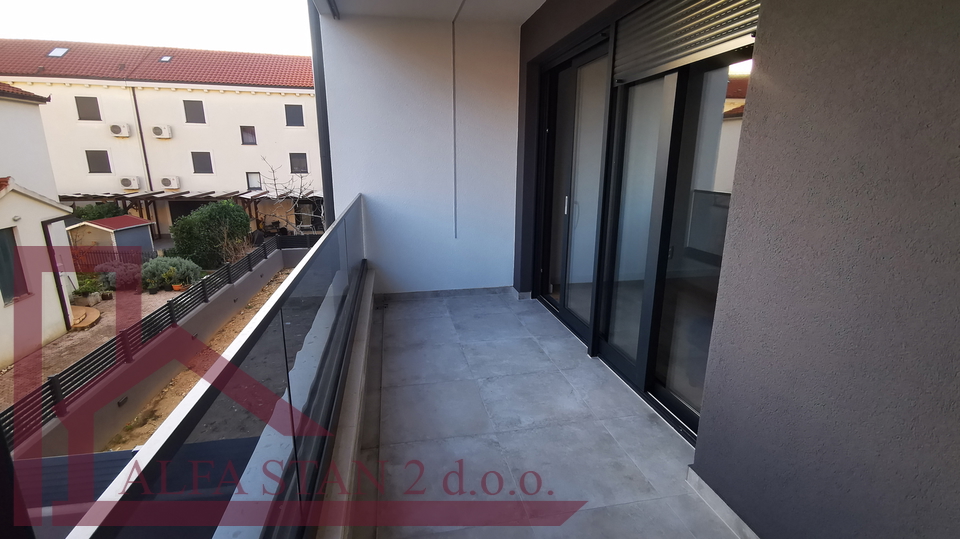 Podstrana, Strožanac, Beautiful newly built two-bedroom apartment for long-term rent
