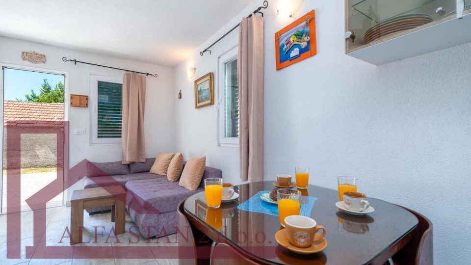 Dugoro&ccaron;ni najam jednosobnog stana Trogir&comma; &Zcaron;edno