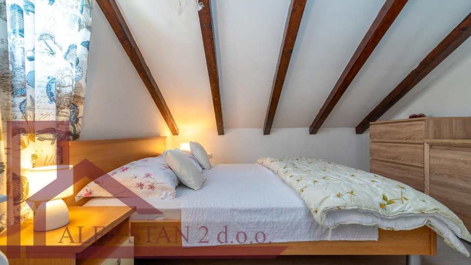 Dugoro&ccaron;ni najam jednosobnog stana Trogir&comma; &Zcaron;edno