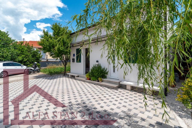 Dugoročni najam jednosobnog stana Trogir, Žedno