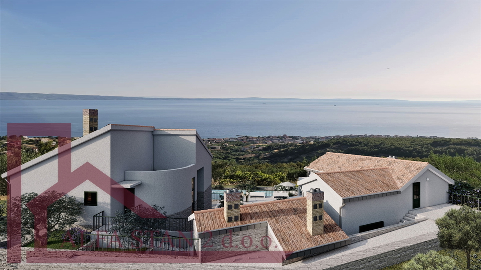 Terreno con vista aperta per la costruzione di una villa, spese comunali pagate e cantiere registrato.