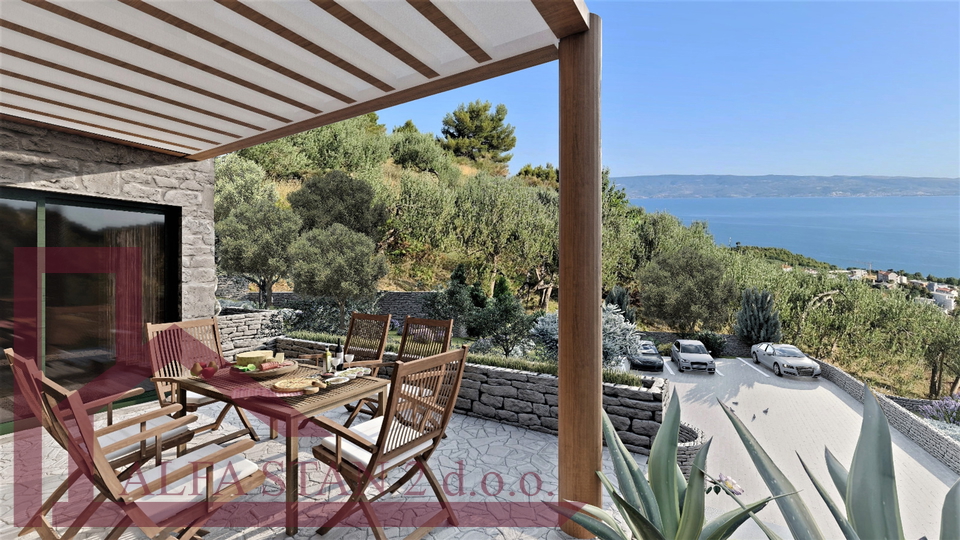 Terreno con vista aperta per la costruzione di una villa, spese comunali pagate e cantiere registrato.