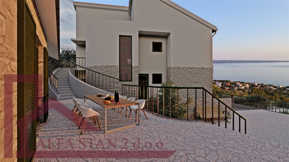Terreno con vista aperta per la costruzione di una villa, spese comunali pagate e cantiere registrato.