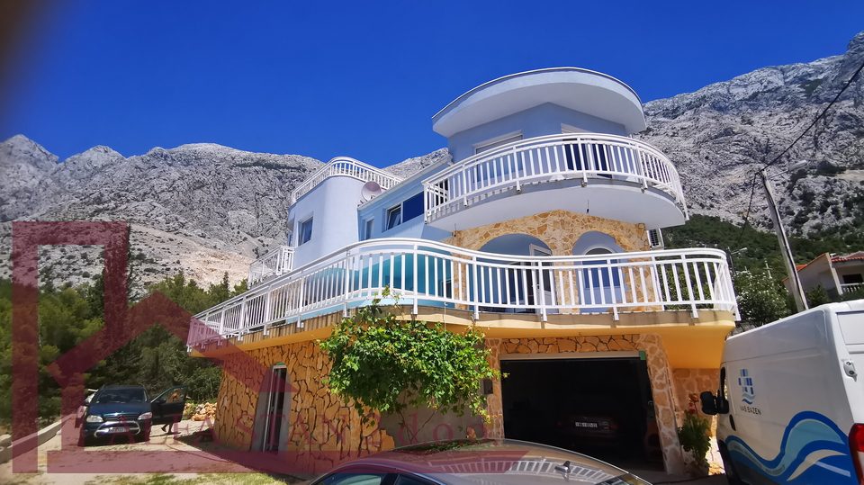 Newly built two-story house Baška Voda