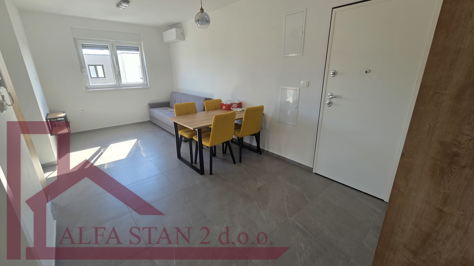 Trogir&comma; prvo useljenje&comma; dugoro&ccaron;ni najam dvosobnog stana