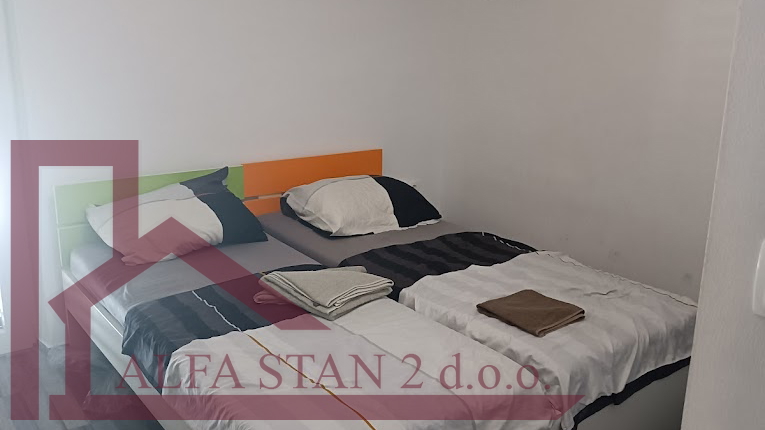 Trogir, trosoban stan sa bazenom za najam do ljeta