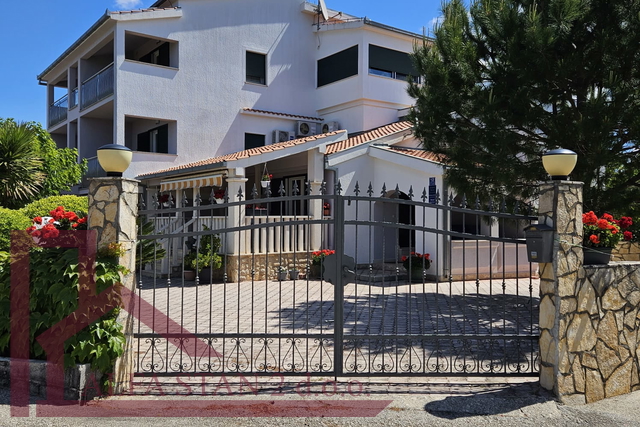Villa Marina – Vinišće (Ljubljeva) – 549 m², 6 apartments, swimming pool – 999,000 €