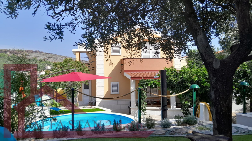 House&comma; 162 m2&comma; For Sale&comma; Okrug - Okrug Gornji