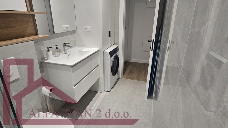 MAKARSKA&comma; novi jednosoban stan za dugoro&ccaron;ni najam 750&euro;