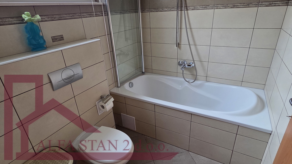 Dvosoban stan za najam &ndash; Podstrana&comma; Stro&zcaron;anac &lpar;100 m od pla&zcaron;e&rpar;