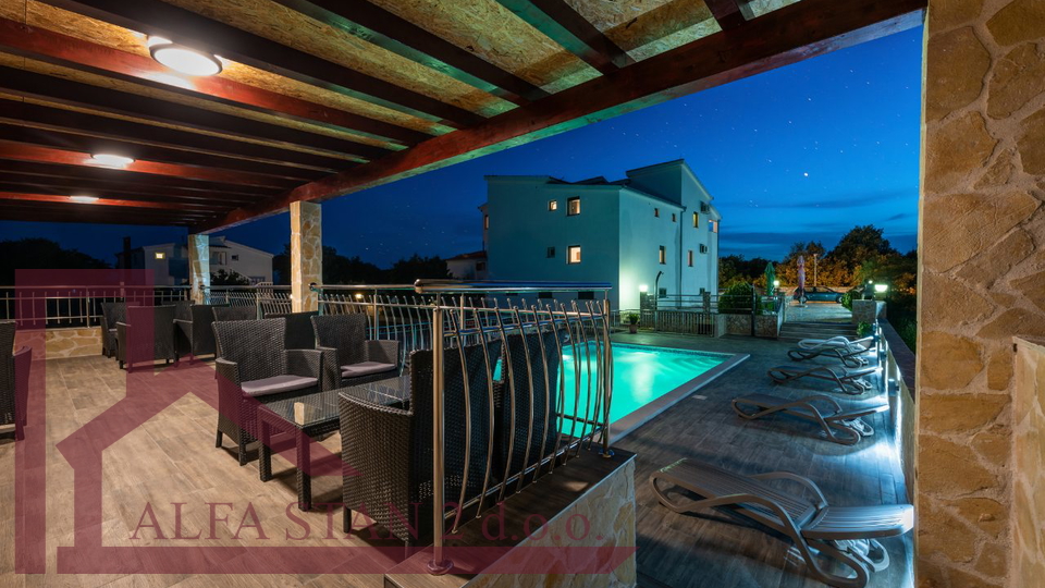 Villa Marina – Vinišće (Ljubljeva) – 549 m², 6 appartamenti, piscina – 999.000 €