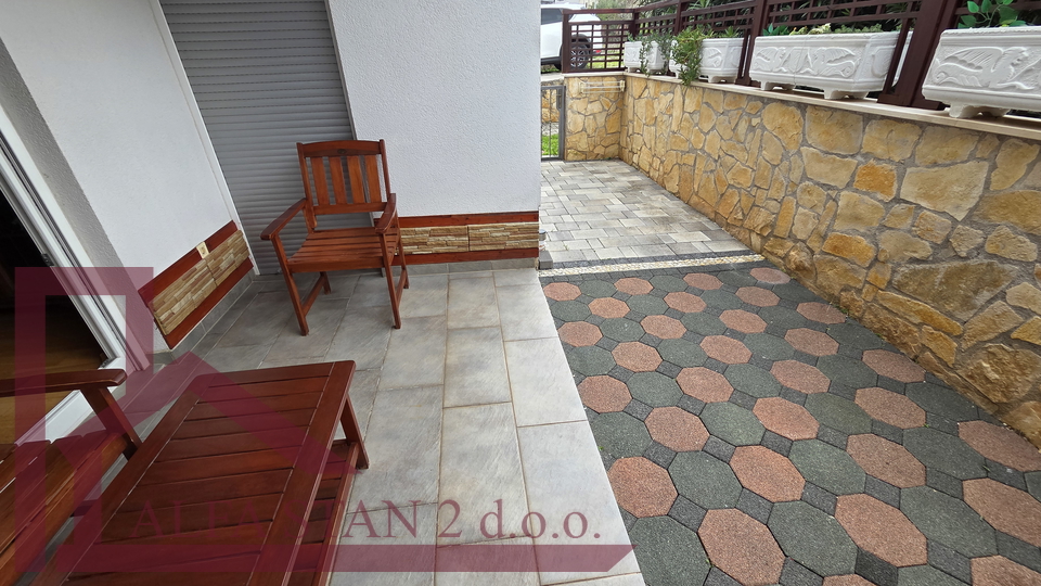 Dvosoban stan za najam &ndash; Podstrana&comma; Stro&zcaron;anac &lpar;100 m od pla&zcaron;e&rpar;