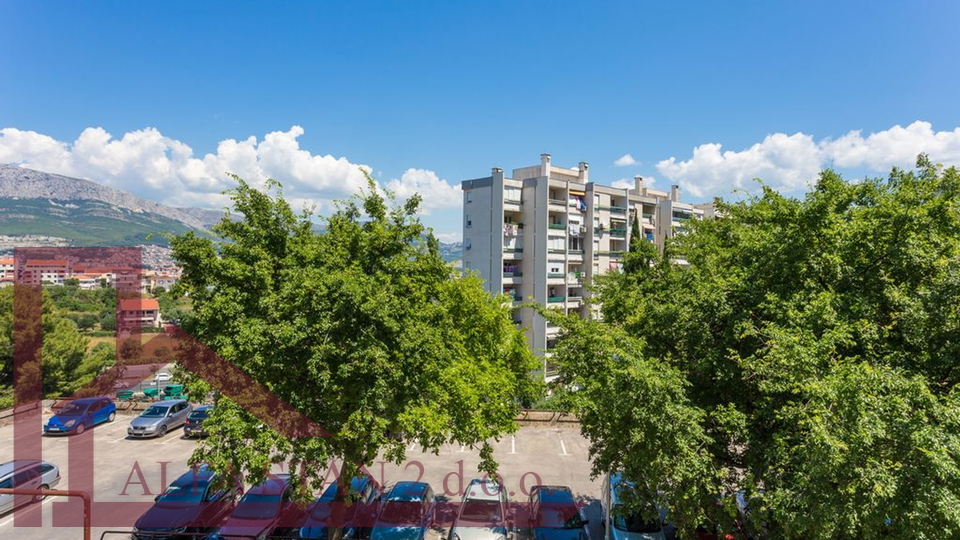 PRVO USELJENJE!!Renoviran trosobni stan za dugoročni najam