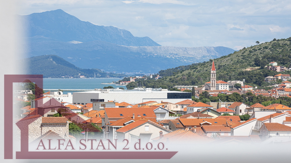Luxuriöses Penthouse mit Meerblick in einem Gebäude mit Schwimmbad