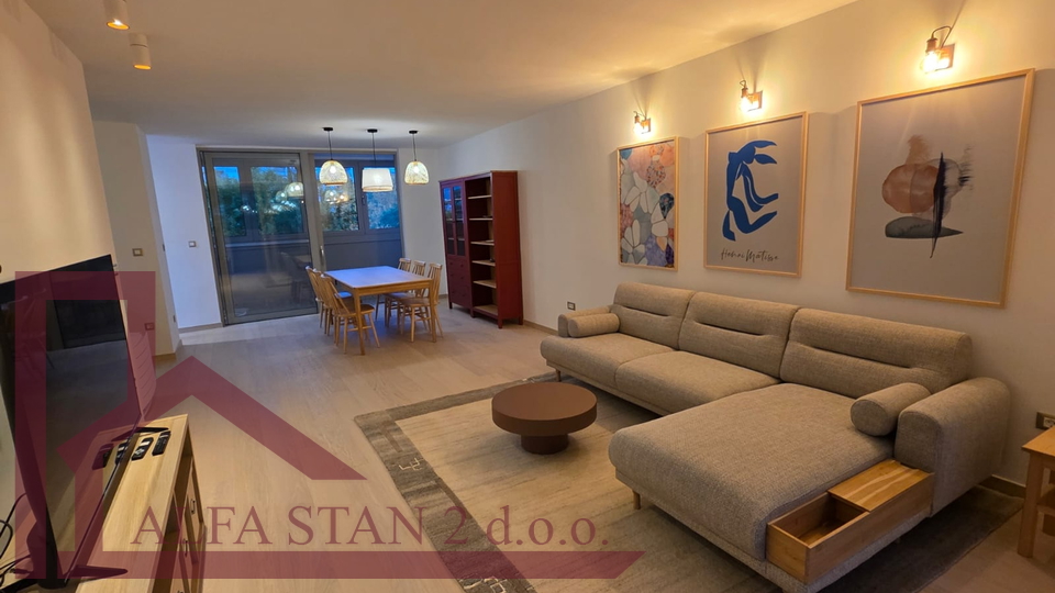 PRVO USELJENJE!!Renoviran trosobni stan za dugoročni najam