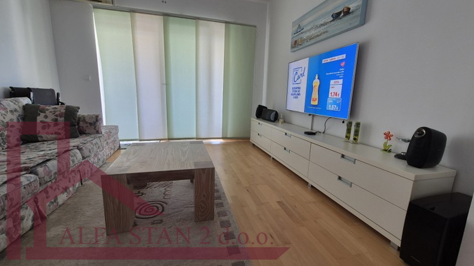 Makarska, möblierte Zweizimmerwohnung 800 Meter vom Strand entfernt