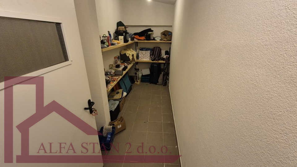 Makarska, möblierte Zweizimmerwohnung 800 Meter vom Strand entfernt