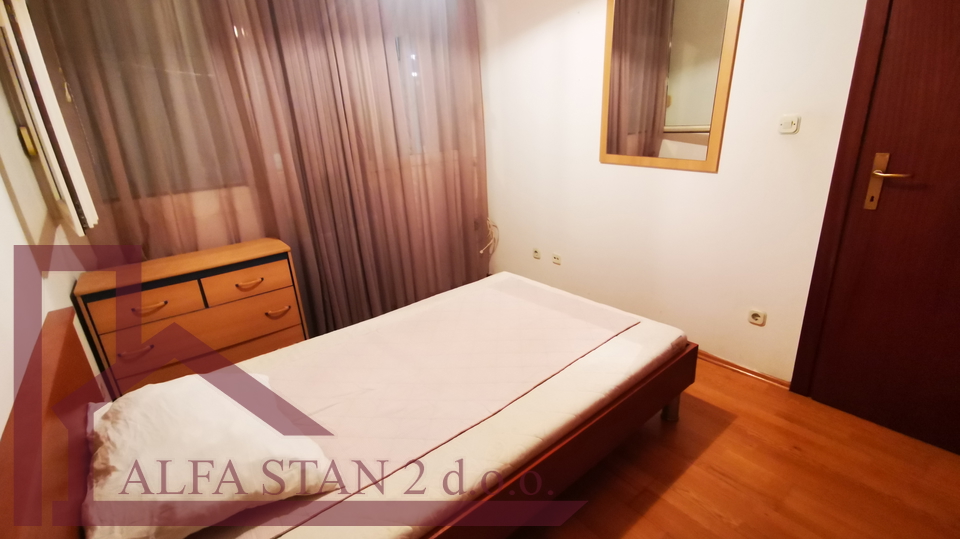 SPLIT&comma; VISOKA&comma; JEDNOSOBNI STAN ZA DUGORO&Ccaron;NI NAJAM
