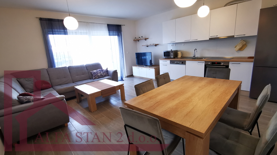 Podstrana&comma; Stro&zcaron;anac&comma; dvosoban stan za dugoro&ccaron;ni najam  900&euro;