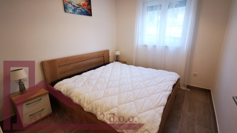 Podstrana&comma; Stro&zcaron;anac&comma; dvosoban stan za dugoro&ccaron;ni najam  900&euro;