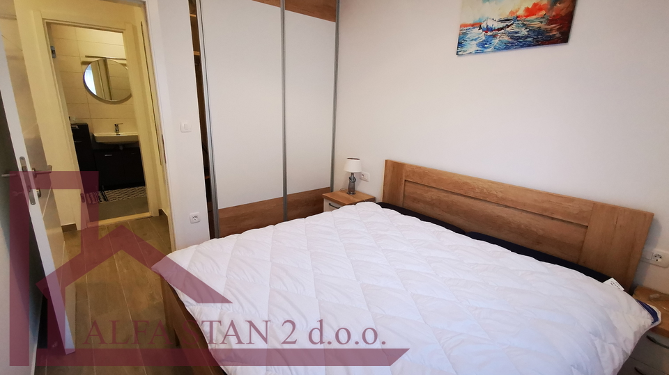 Podstrana&comma; Stro&zcaron;anac&comma; dvosoban stan za dugoro&ccaron;ni najam  900&euro;